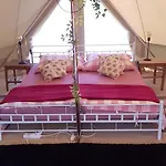 Tiszaglamping, The Belgian Hideaway Luksustelt