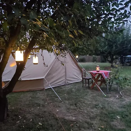 Tiszaglamping, The Belgian Hideaway Cort de lux