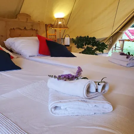 Tiszaglamping, The Belgian Hideaway Cort de lux